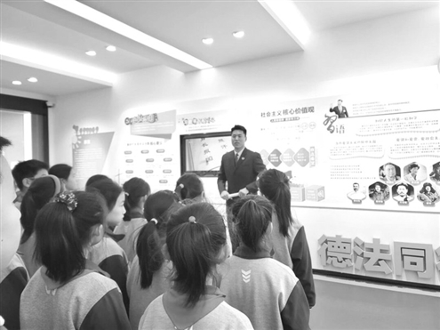 济南市历城区文博学校学生走进历城区检察院(学校供图)
